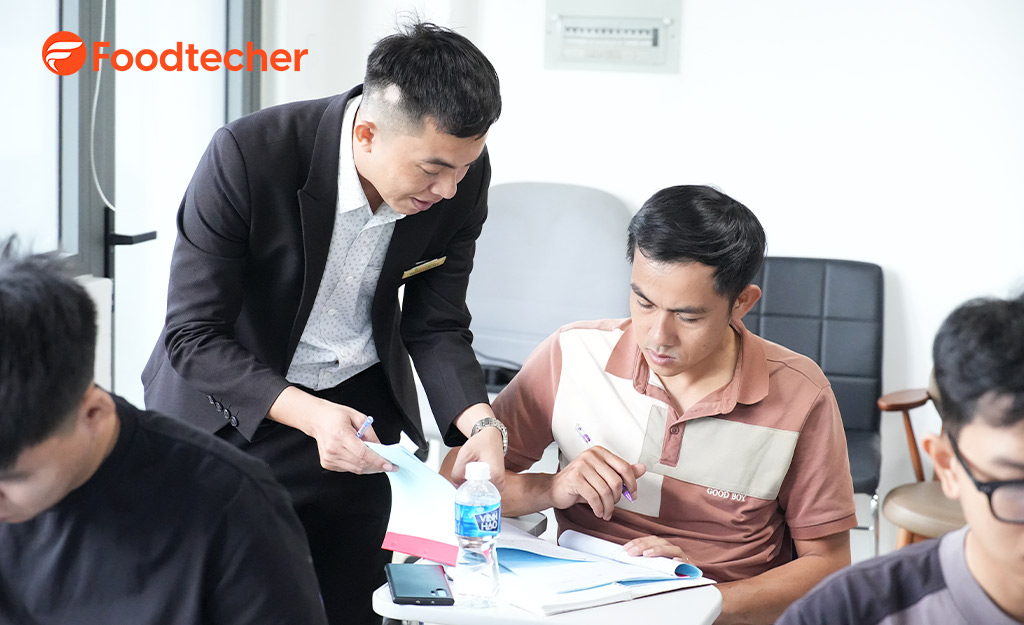 Vừa qua, Foodtecher x VinaOrganic đã tổ chức thành công khóa học R&D thực chiến K04, thu hút sự tham gia của nhiều học viên