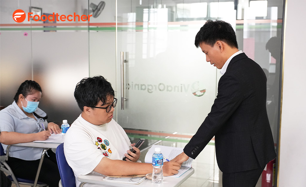 Vừa qua, Foodtecher x VinaOrganic đã tổ chức thành công khóa học R&D thực chiến K04, thu hút sự tham gia của nhiều học viên