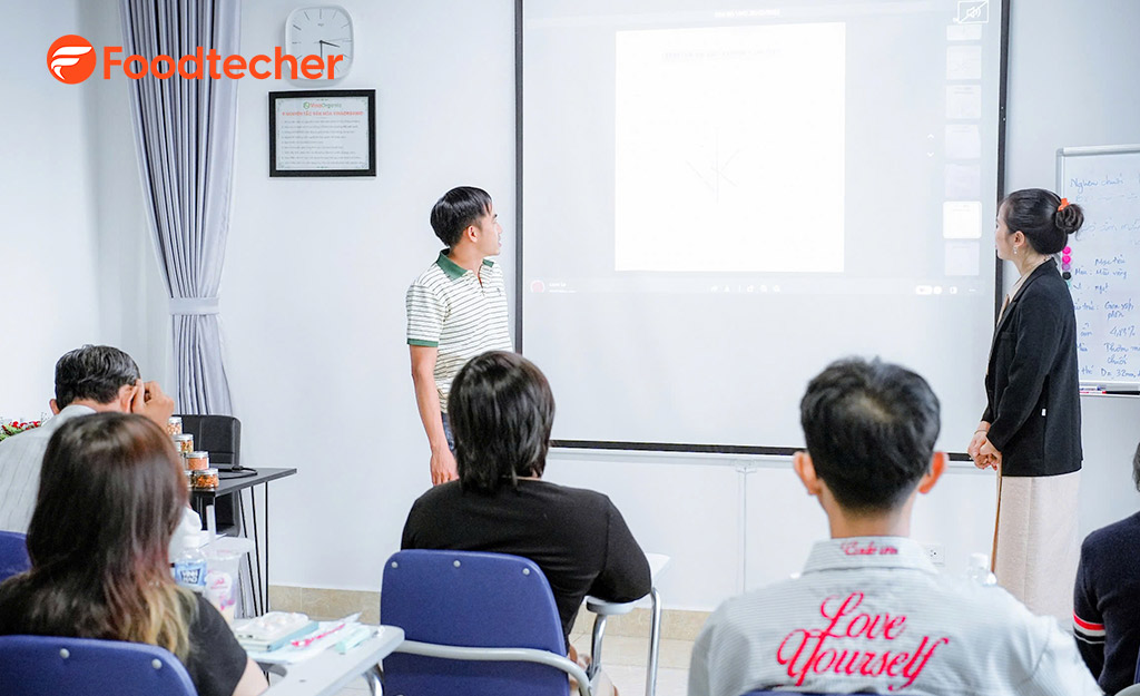 Vừa qua, Foodtecher x VinaOrganic đã tổ chức thành công khóa học R&D thực chiến K04, thu hút sự tham gia của nhiều học viên