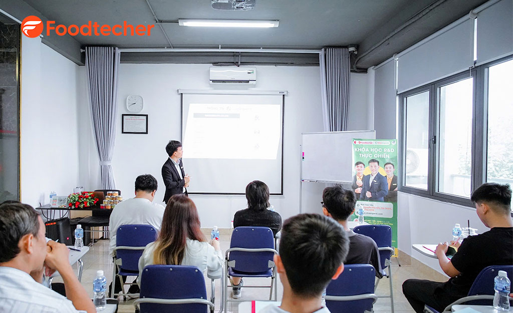 Vừa qua, Foodtecher x VinaOrganic đã tổ chức thành công khóa học R&D thực chiến K04, thu hút sự tham gia của nhiều học viên