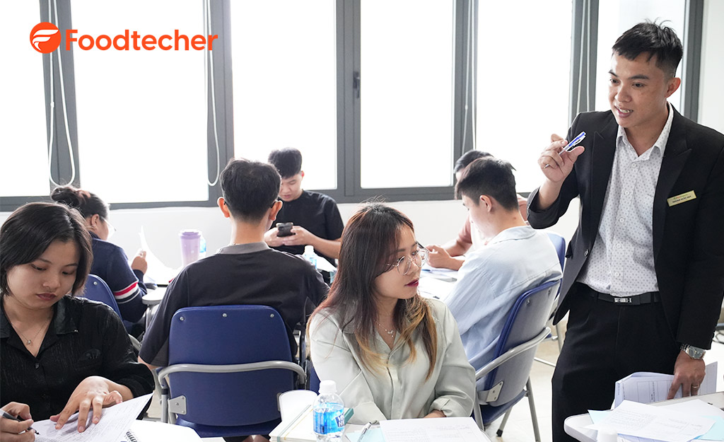 Vừa qua, Foodtecher x VinaOrganic đã tổ chức thành công khóa học R&D thực chiến K04, thu hút sự tham gia của nhiều học viên